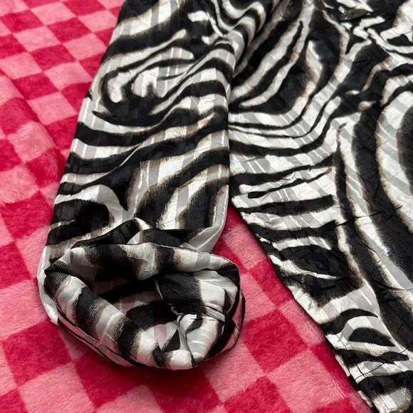Draper’s & Damon’s Stylish Zebra Print Women's Blouse - Picture 4 of 7